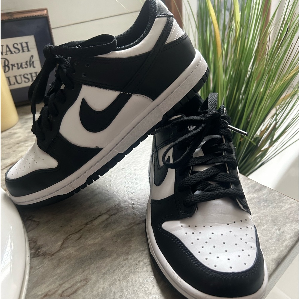 Nike Panda Dunks Low